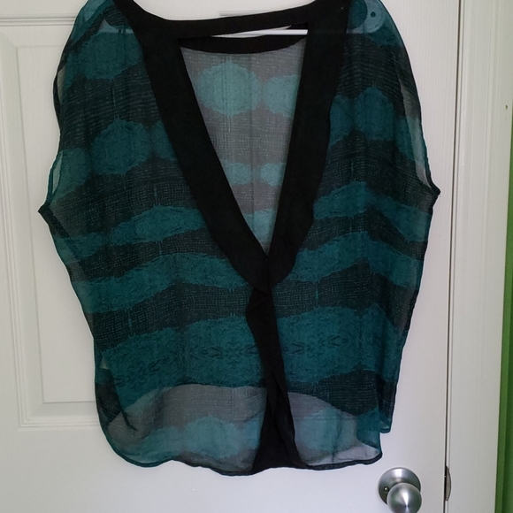 Sheer open back top - Picture 2 of 2